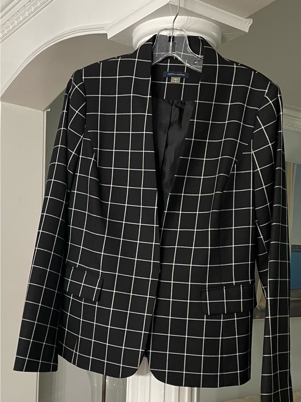 Tommy Hilfiger women’s black and white grid/ window panel Geo. Pattern Blazer 8